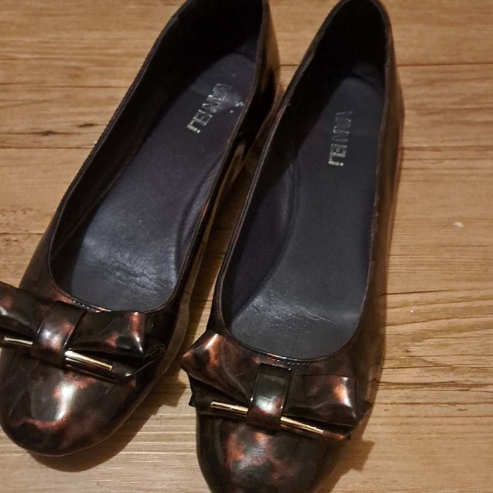 Vaneli Black and Brown Bow Flats